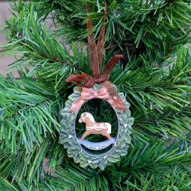 Karácsonyi dísz - Hintaló Koszorúban Akasztós