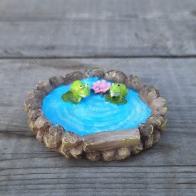 Minifalu - Tó Békával