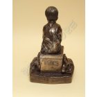 Ülő kisfiú Szobor