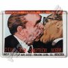 Retró Fém Képeslap - Brezsnyev és Honecker csókja