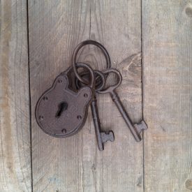 Öntöttvas Díszkulcsok és lakat karikán