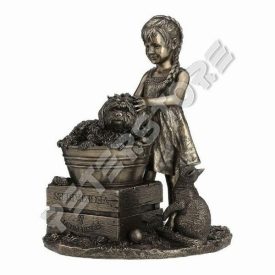 Kislány Kutyát fürdet Szobor