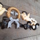 Öntöttvas Akasztó, Fogas Angyalok