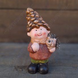 Kisfiú sünivel figura