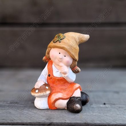 Kislány gombával figura   Méret: 12 cm széles, 16 cm magas, 13 cm mély