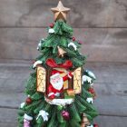 Karácsonyi jelenet - Fenyőfa Mikulással Zenedoboz