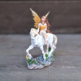 Tündér Unikornissal Figura