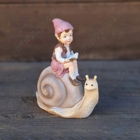 Manólány Csigán figura