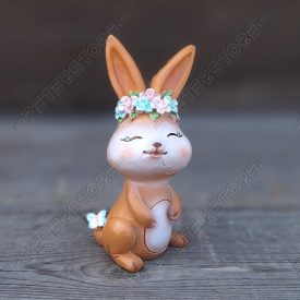 Nyuszi Virágkoszorúval Figura