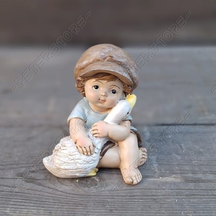 Kisfiú Libával Figura
